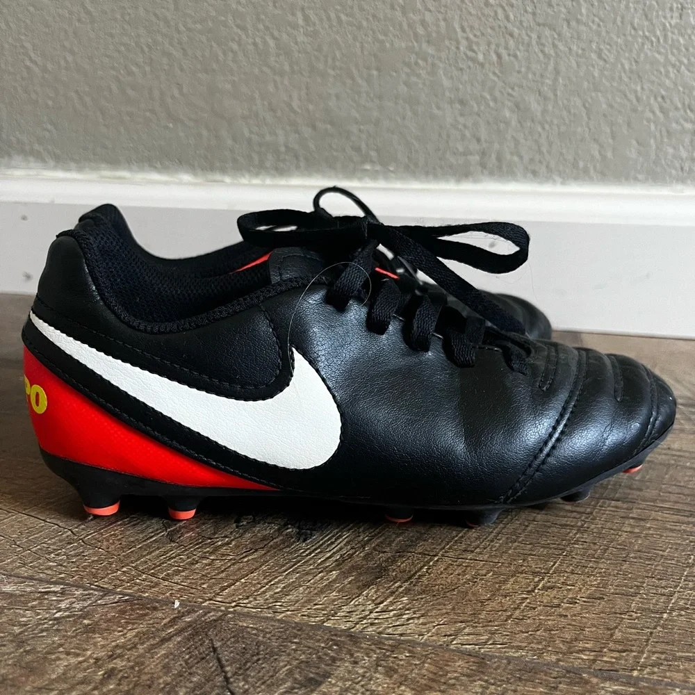 Nike Tiempo Rio III Soccer‎ FG black white hyper orange volt youth 1.5